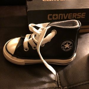 Toddler black leather converse size 4